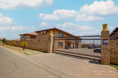 Apartment / Flat For Rent in Lenasia South, Johannesburg