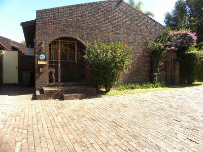 Townhouse For Sale in Buccleuch, Sandton